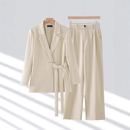 Ensemble Blazer Femme – Coupe Tailleur – Tissu Luxe – Pantalon Large – Ceinture Taille