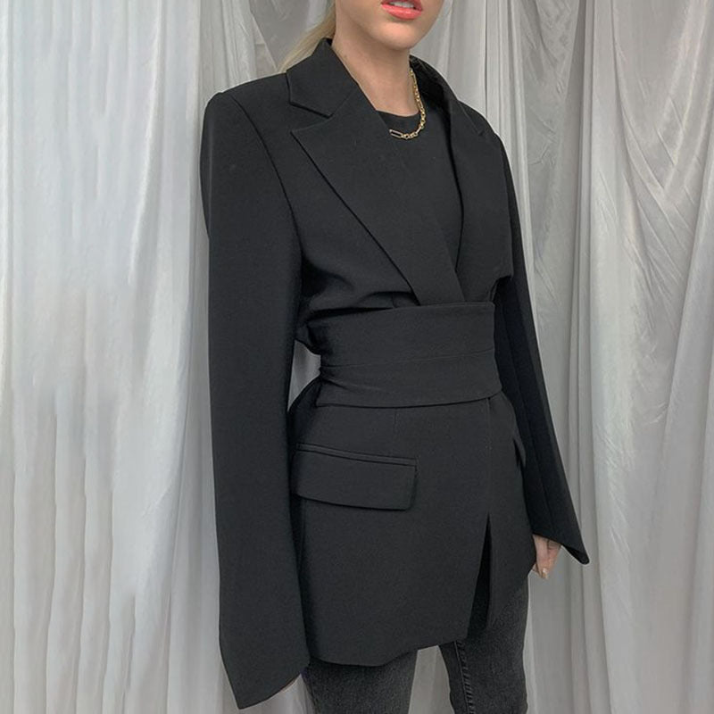 Blazer femme – Coupe longue cintrée – Taille ceinturée – Revers cranté – Poches à rabat