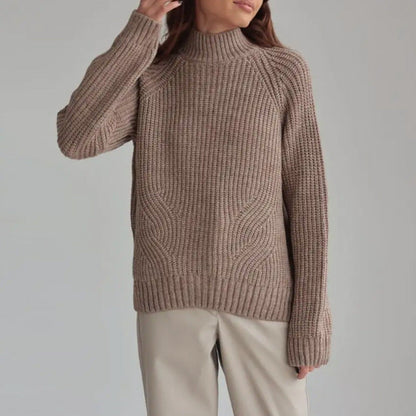Pull femme – Maille douce – Coupe droite ample – Col montant – Manches raglan côtelées