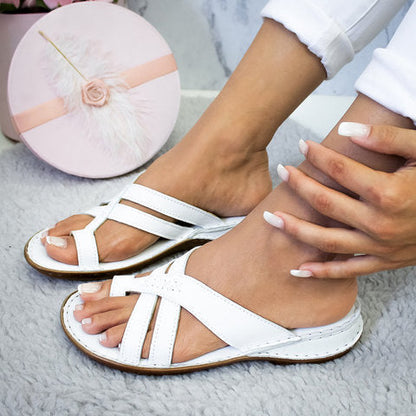 Women's flat sandals – Open toe – Criss-cross straps – Ergonomic support – Casual comfort