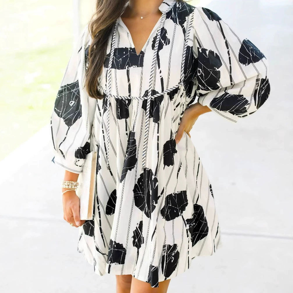 Women's dress – Flowing cut – Floral print – Long sleeves – V-neck – Breathable fabric