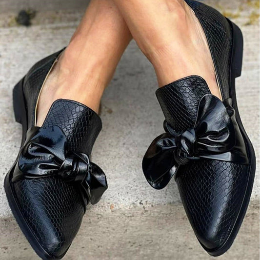 Mocassins femme – Bout pointu – Effet reptile – Nœud décoratif – Talon plat