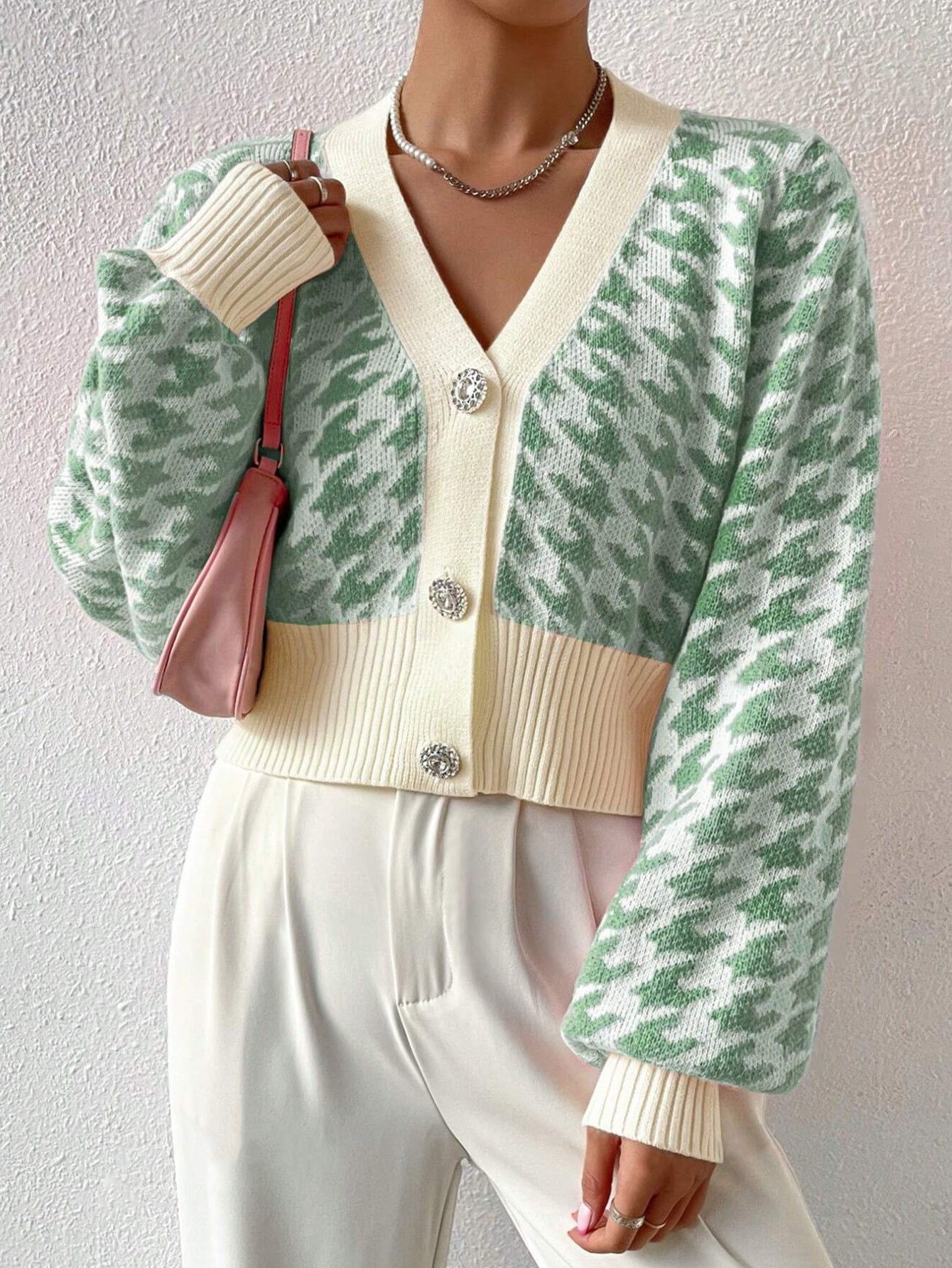 Gilet Femme – Maille Douce – Motif Pied-de-Poule – Coupe Courte – Manches Bouffantes