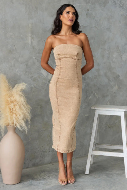 Women's midi dress – Fitted cut – Strapless – Structured couture details