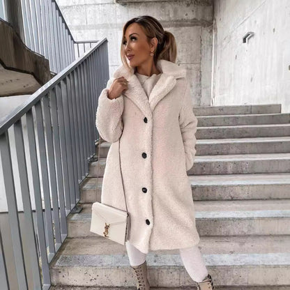 Women's long coat – Oversized cut – Plush texture – Notched collar – Buttons – Pockets