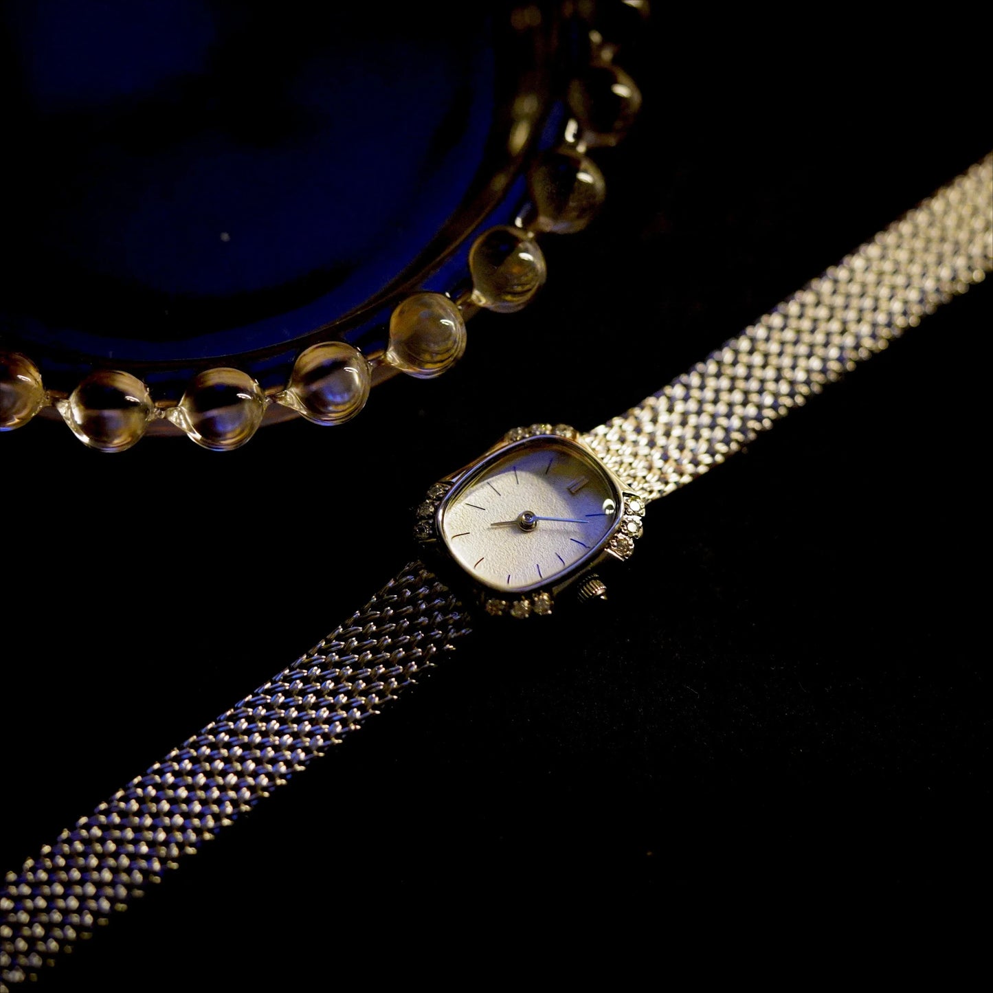 Daisy Oval Wrist Watch | Diamond Accents Mesh Strap Wrist Watch