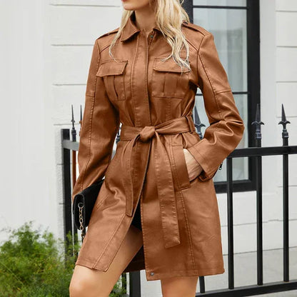 Veste mi-longue femme – Coupe structurée – Col pointu – Épaulette à boutons – Poches multiples