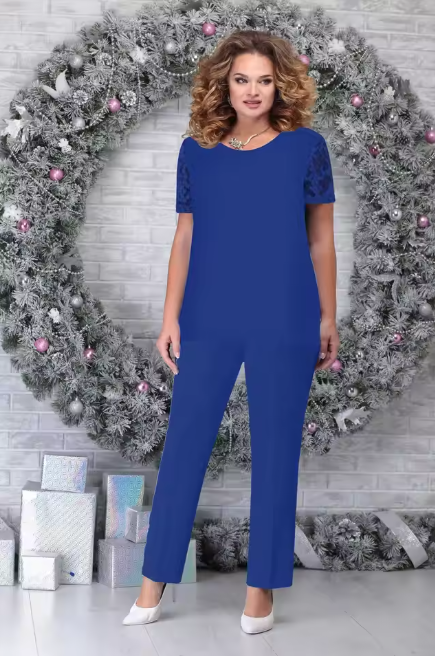 Women's three-piece set – Embroidered top – Asymmetrical hem – Breathable fabric – Relaxed fit