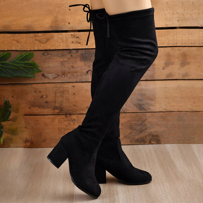 Bottes femme cuissardes – Finition suédée – Talon bloc – Bout pointu – Laçage dos