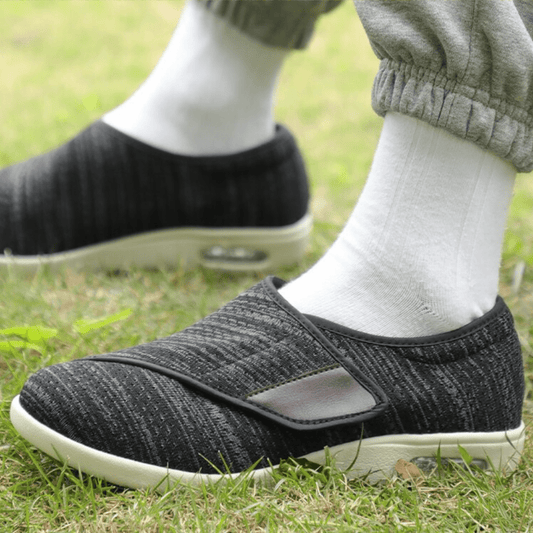 Men's shoes – Wide comfort – Flexible knit – Shock-absorbing sole – Adjustable strap