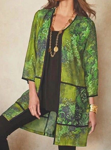Women's tunic blouse – Loose fit – Lightweight and breathable fabric – 3/4 sleeves – Elegant print