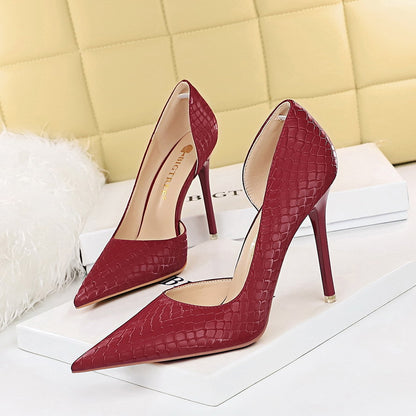 Women's pumps – Stiletto heel – Pointed toe – Luxury textured finish – Elegant cut