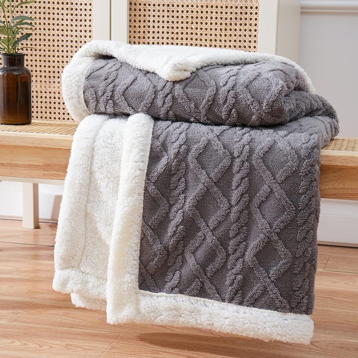 Cozy Sherpa Texture Throw Blanket With Plush Lining