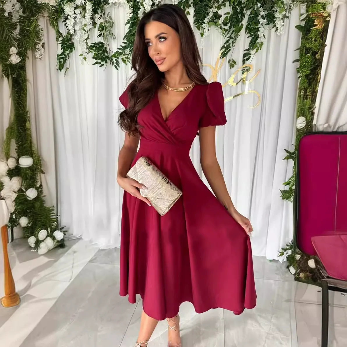 Women's mid-length dress – A-line cut – V-neck – Short puff sleeves – Elegant