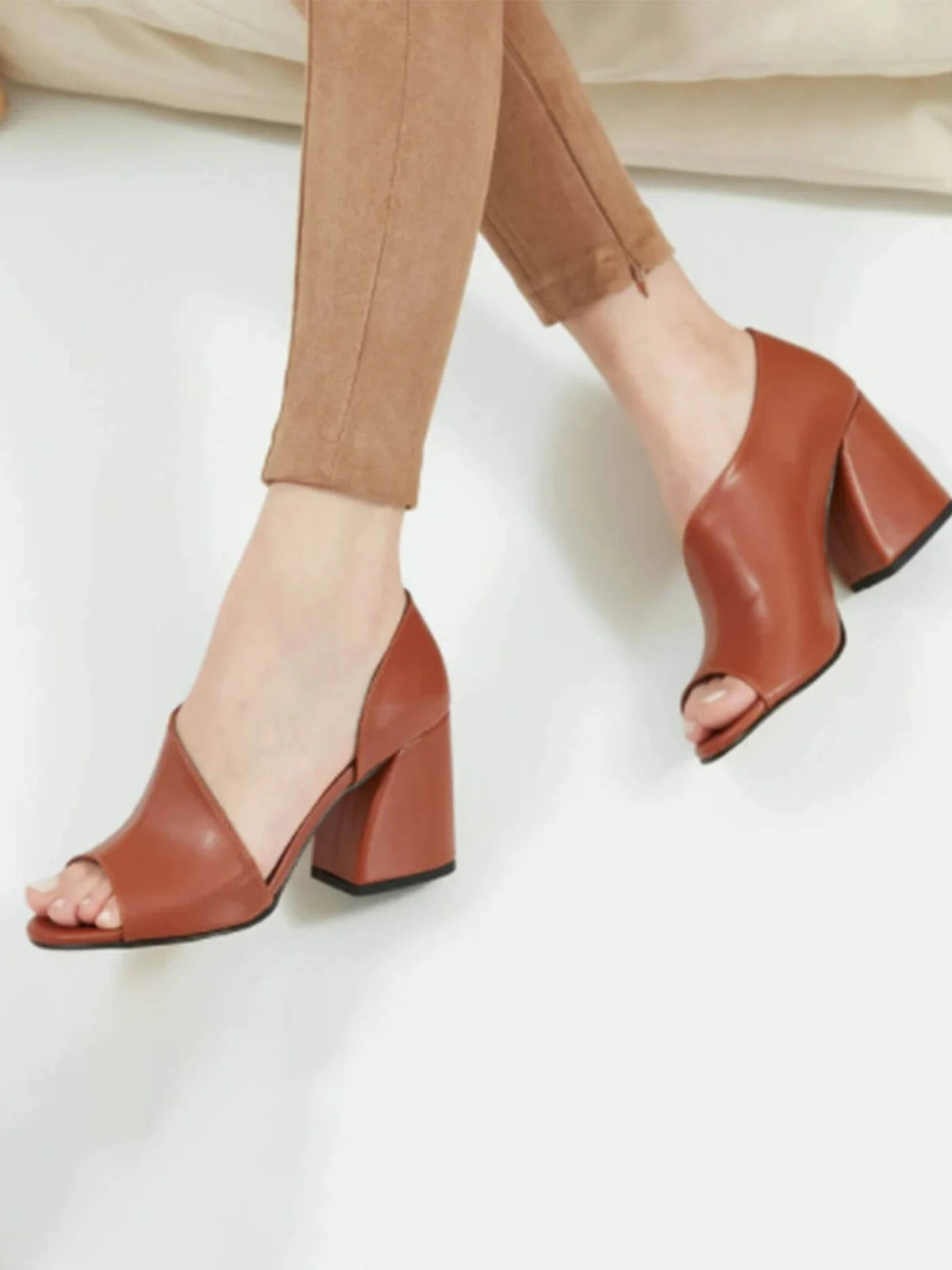 Women's Block Heel Shoes – Open Toe – Minimalist Design – Elegant Comfort
