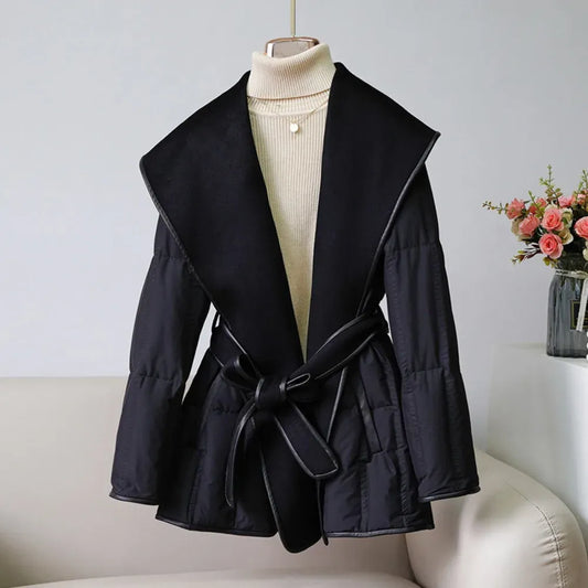 Veste matelassée femme – Coupe ceinturée – Revers châle – Ourlet évasé isolant